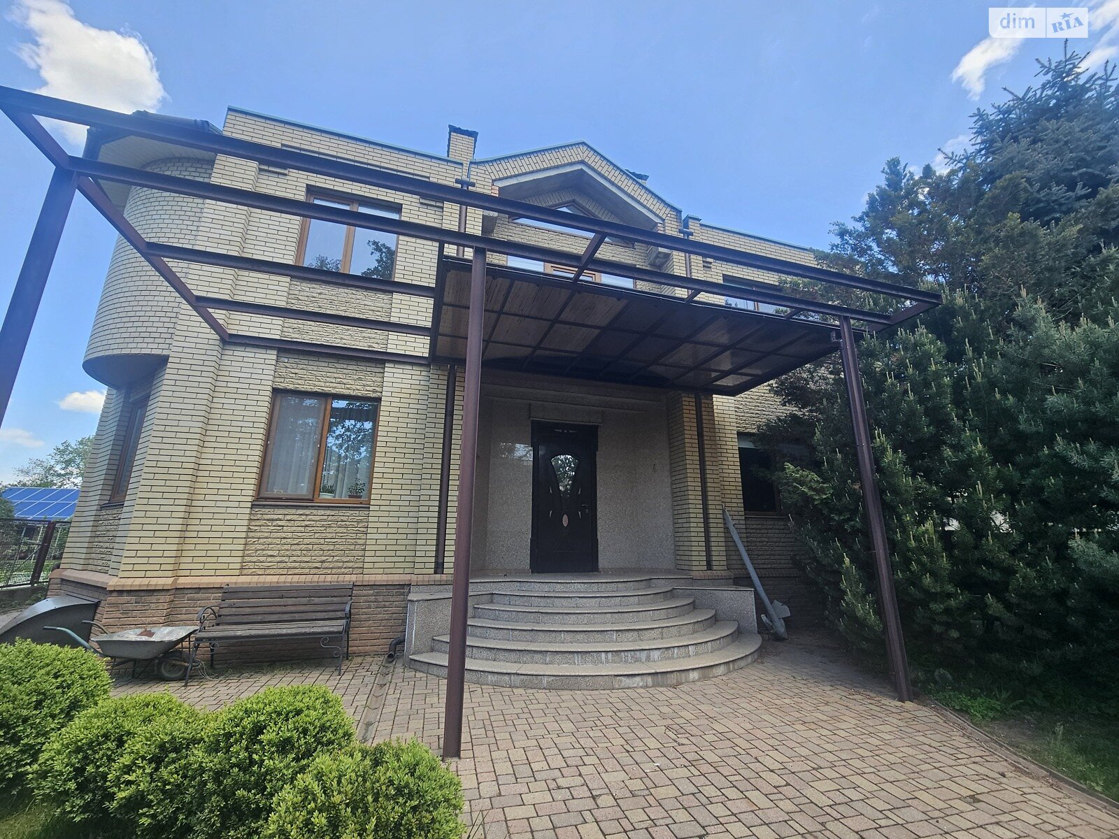 трехэтажный дом с верандой, 377 кв. м, кирпич. Продажа в Запорожье район Днепровский (Ленинский) фото 1 трехэтажный дом с верандой, 377 кв. м, кирпич. Продажа в Запорожье район Днепровский (Ленинский) фото 1