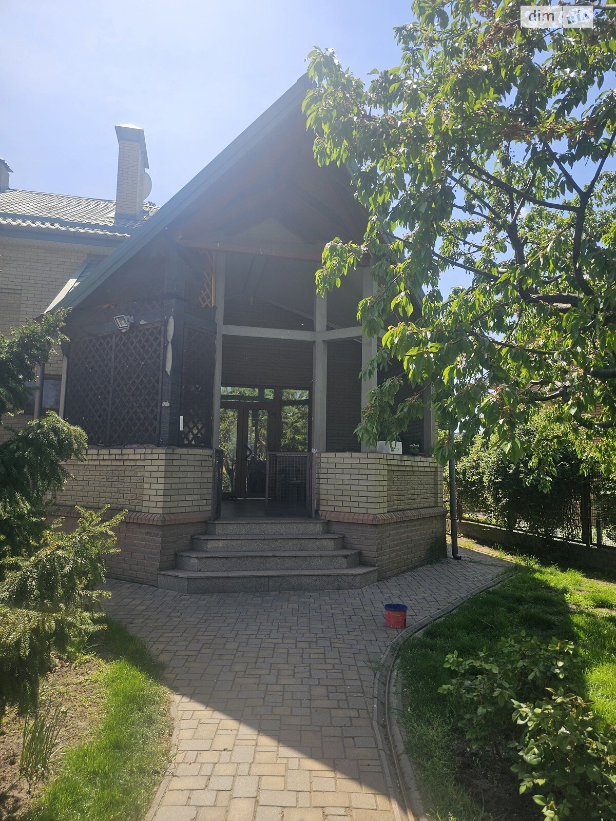 трехэтажный дом с верандой, 377 кв. м, кирпич. Продажа в Запорожье район Днепровский (Ленинский) фото 1 трехэтажный дом с верандой, 377 кв. м, кирпич. Продажа в Запорожье район Днепровский (Ленинский) фото 1