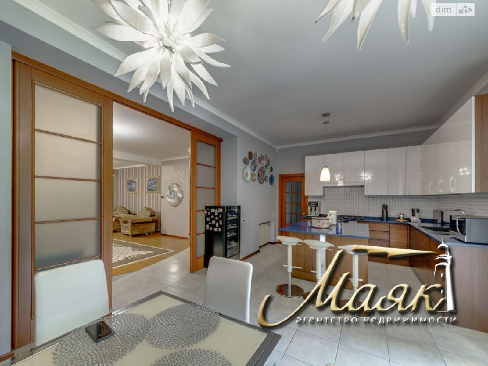 двоповерховий будинок з гаражем, 265 кв. м, цегла. Продаж в Запоріжжі, район Дніпровський (Ленінський) фото 1 двоповерховий будинок з гаражем, 265 кв. м, цегла. Продаж в Запоріжжі, район Дніпровський (Ленінський) фото 1