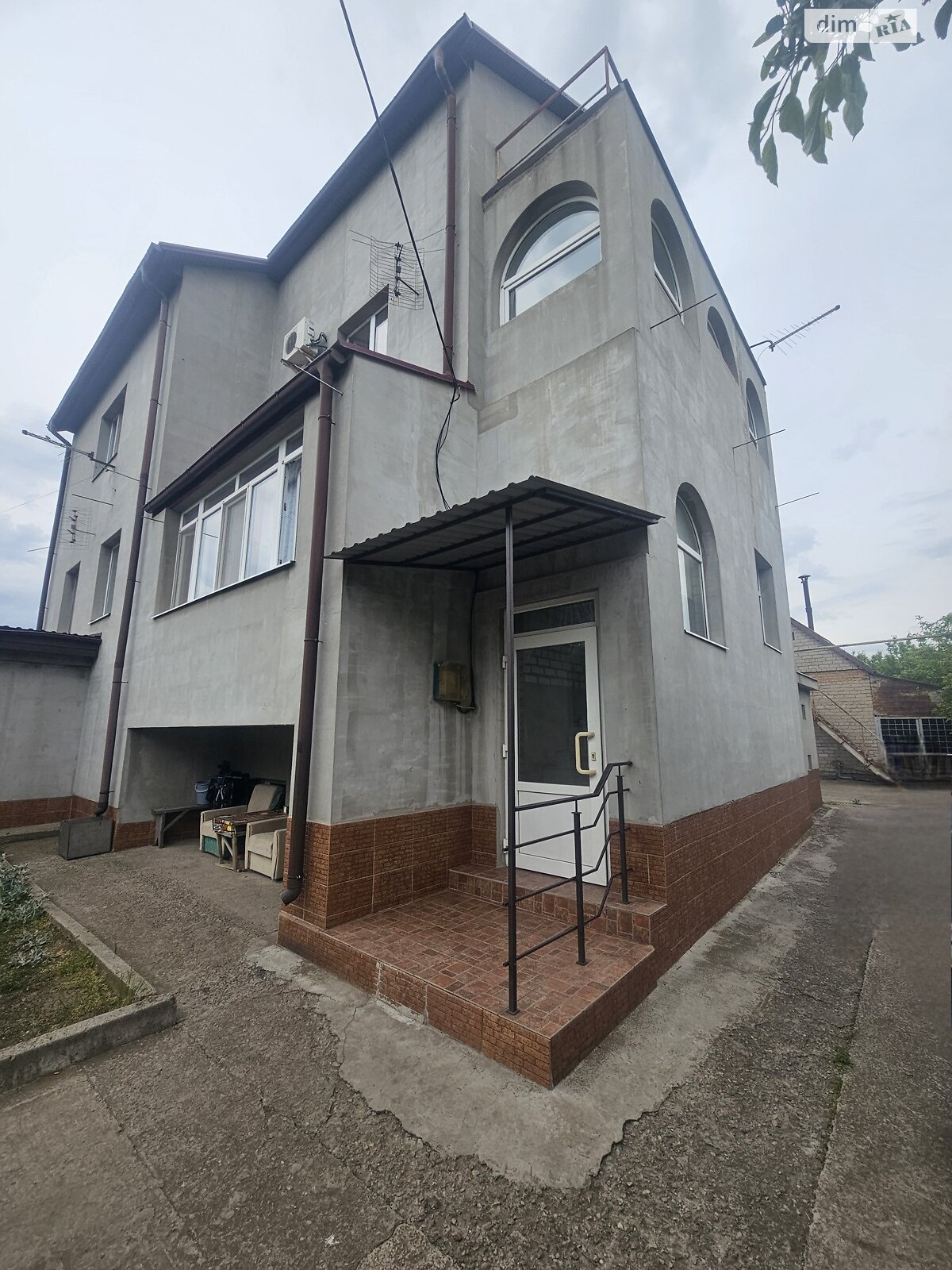 трехэтажный дом, 250 кв. м, кирпич. Продажа в Запорожье район Днепровский (Ленинский) фото 1 трехэтажный дом, 250 кв. м, кирпич. Продажа в Запорожье район Днепровский (Ленинский) фото 1