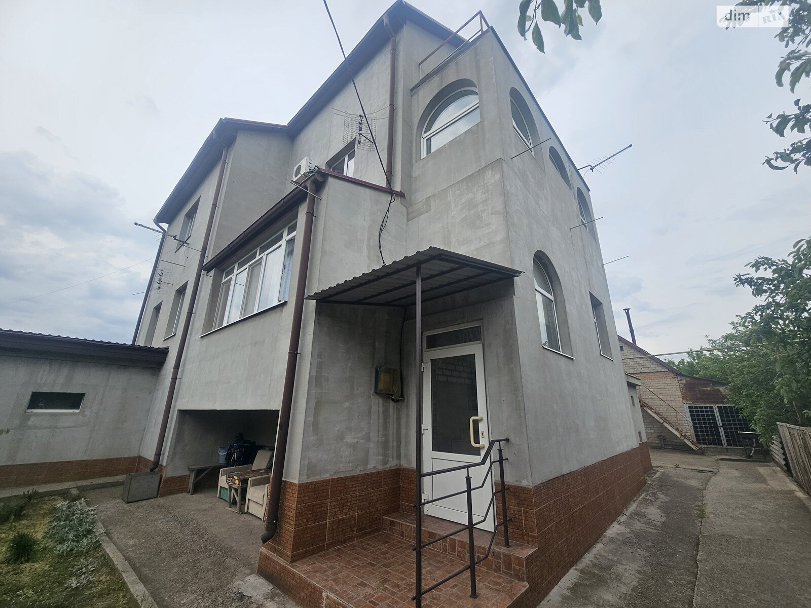 трехэтажный дом, 250 кв. м, кирпич. Продажа в Запорожье район Днепровский (Ленинский) фото 1 трехэтажный дом, 250 кв. м, кирпич. Продажа в Запорожье район Днепровский (Ленинский) фото 1