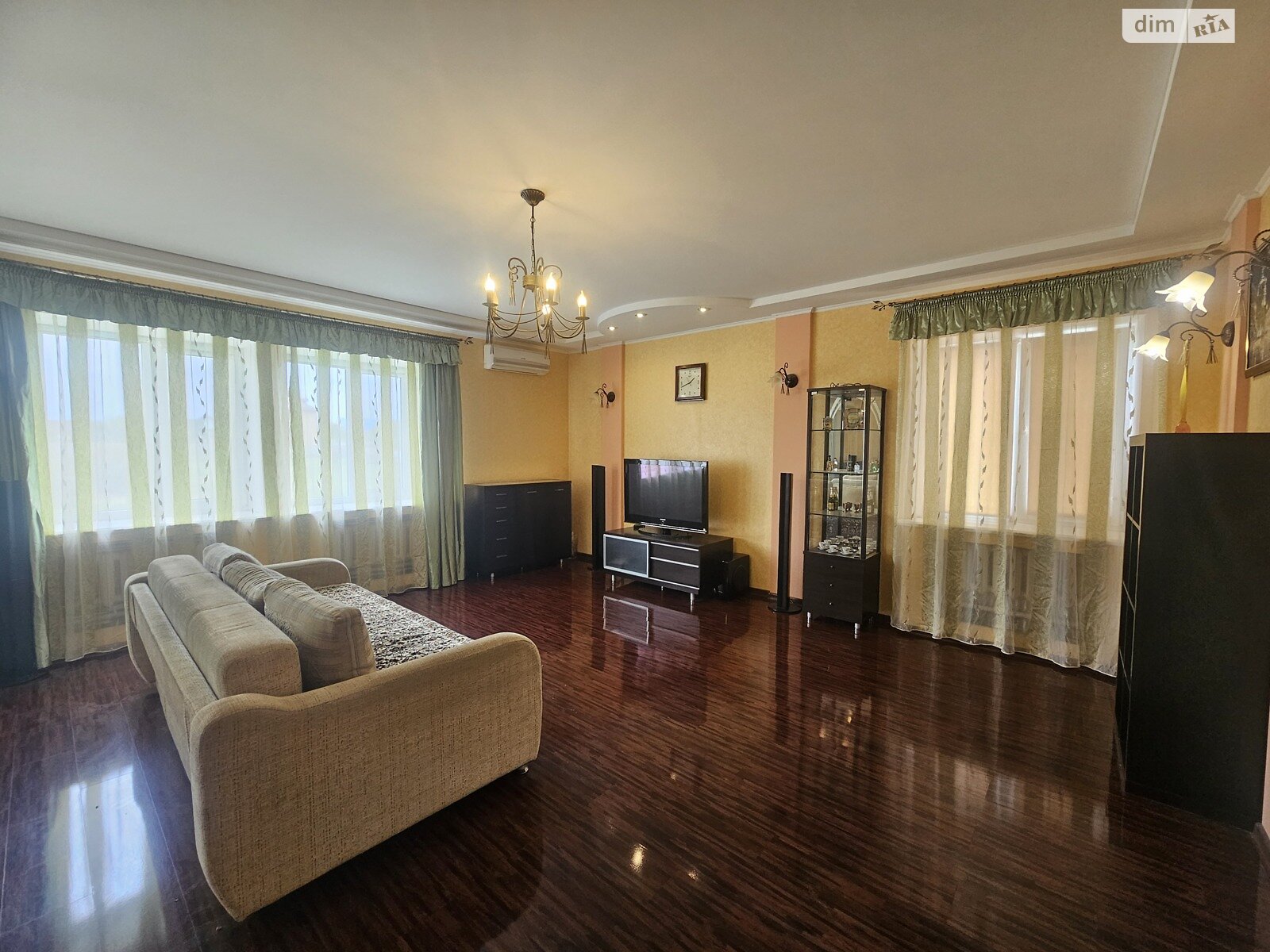трехэтажный дом, 250 кв. м, кирпич. Продажа в Запорожье район Днепровский (Ленинский) фото 1 трехэтажный дом, 250 кв. м, кирпич. Продажа в Запорожье район Днепровский (Ленинский) фото 1