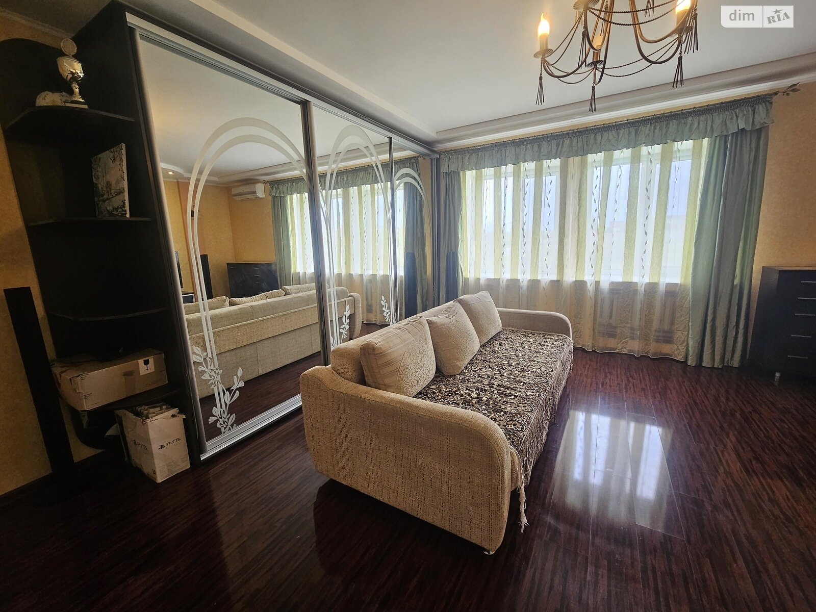 трехэтажный дом, 250 кв. м, кирпич. Продажа в Запорожье район Днепровский (Ленинский) фото 1 трехэтажный дом, 250 кв. м, кирпич. Продажа в Запорожье район Днепровский (Ленинский) фото 1