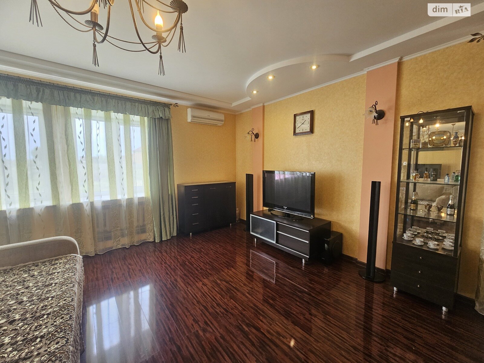 трехэтажный дом, 250 кв. м, кирпич. Продажа в Запорожье район Днепровский (Ленинский) фото 1 трехэтажный дом, 250 кв. м, кирпич. Продажа в Запорожье район Днепровский (Ленинский) фото 1