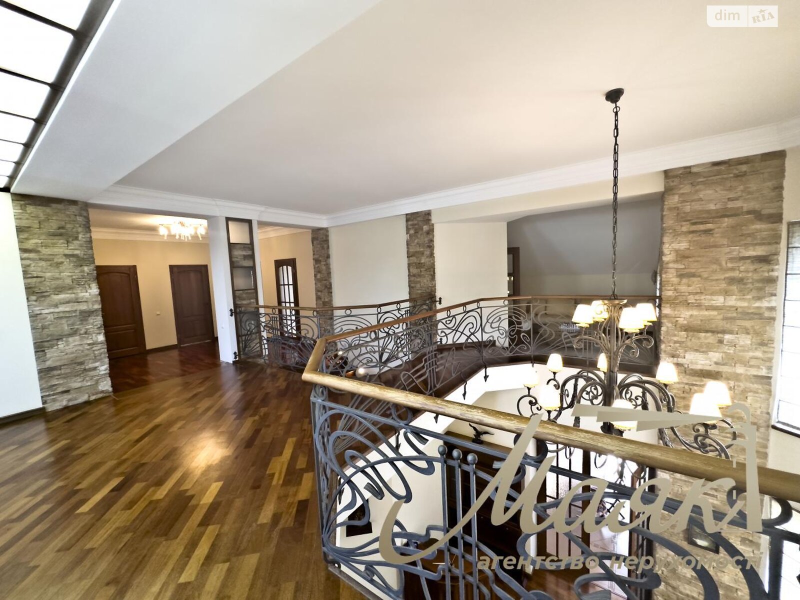 двоповерховий будинок з балконом, 350 кв. м, цегла. Продаж в Запоріжжі, район Дніпровський (Ленінський) фото 1 двоповерховий будинок з балконом, 350 кв. м, цегла. Продаж в Запоріжжі, район Дніпровський (Ленінський) фото 1