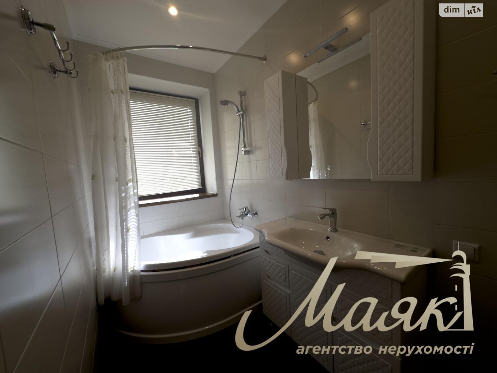 двоповерховий будинок з балконом, 350 кв. м, цегла. Продаж в Запоріжжі, район Дніпровський (Ленінський) фото 1 двоповерховий будинок з балконом, 350 кв. м, цегла. Продаж в Запоріжжі, район Дніпровський (Ленінський) фото 1