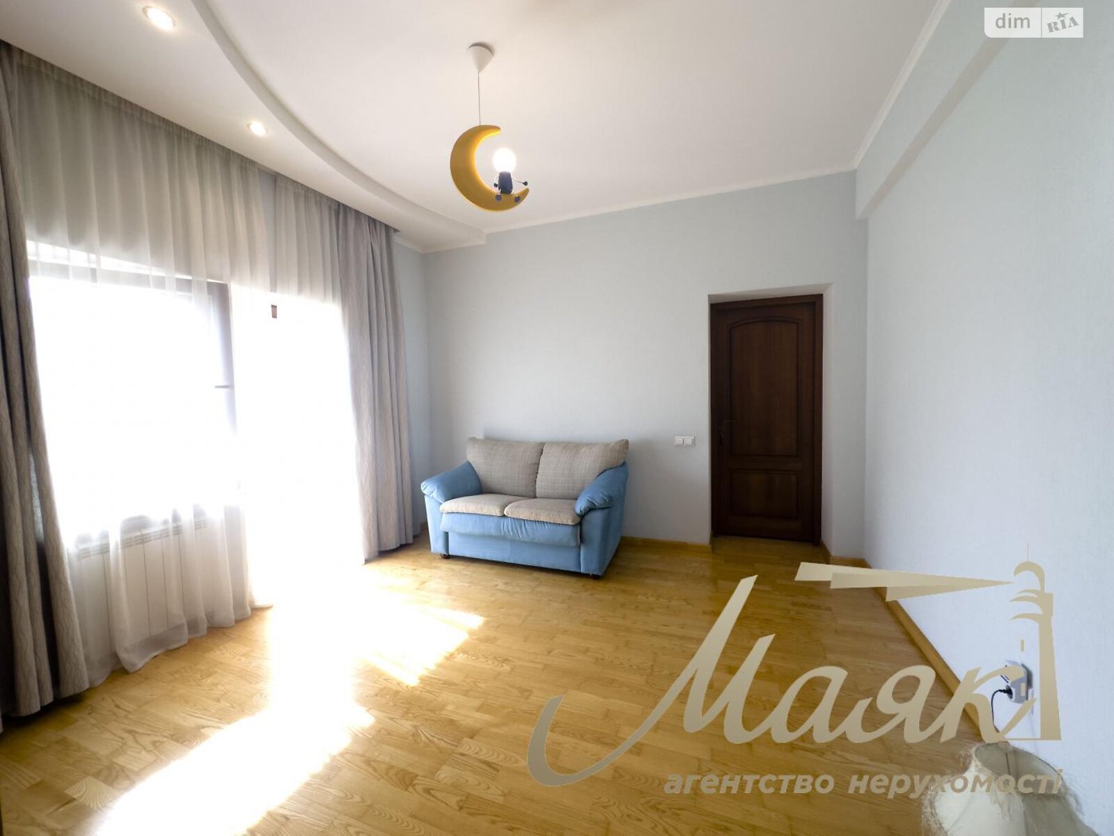 двоповерховий будинок з балконом, 350 кв. м, цегла. Продаж в Запоріжжі, район Дніпровський (Ленінський) фото 1 двоповерховий будинок з балконом, 350 кв. м, цегла. Продаж в Запоріжжі, район Дніпровський (Ленінський) фото 1