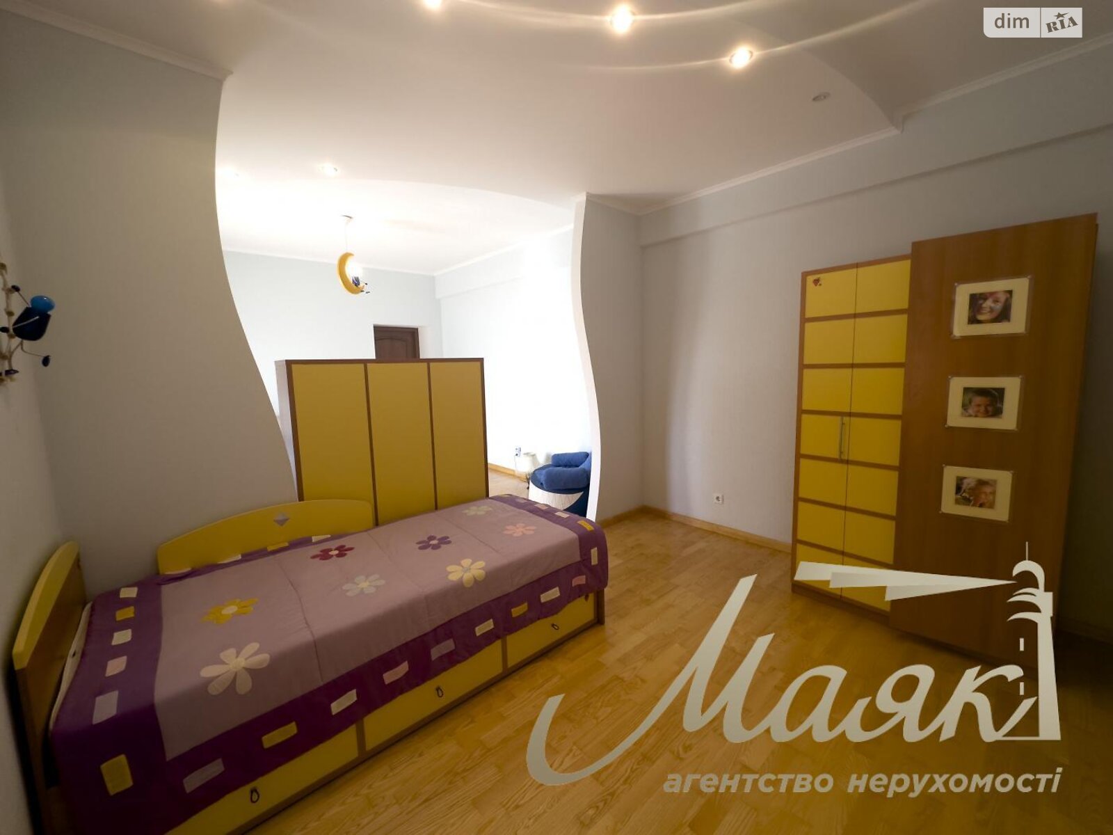 двоповерховий будинок з балконом, 350 кв. м, цегла. Продаж в Запоріжжі, район Дніпровський (Ленінський) фото 1 двоповерховий будинок з балконом, 350 кв. м, цегла. Продаж в Запоріжжі, район Дніпровський (Ленінський) фото 1