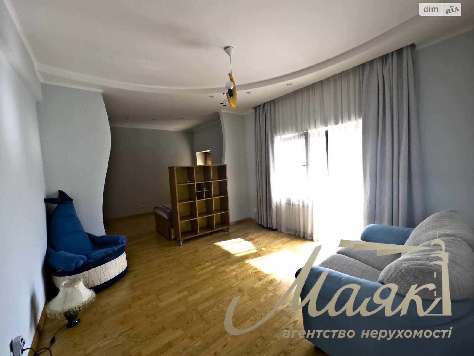двоповерховий будинок з балконом, 350 кв. м, цегла. Продаж в Запоріжжі, район Дніпровський (Ленінський) фото 1 двоповерховий будинок з балконом, 350 кв. м, цегла. Продаж в Запоріжжі, район Дніпровський (Ленінський) фото 1