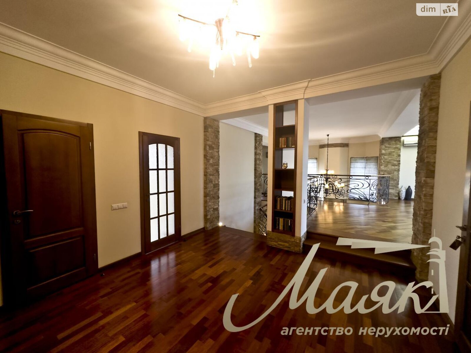 двоповерховий будинок з балконом, 350 кв. м, цегла. Продаж в Запоріжжі, район Дніпровський (Ленінський) фото 1 двоповерховий будинок з балконом, 350 кв. м, цегла. Продаж в Запоріжжі, район Дніпровський (Ленінський) фото 1