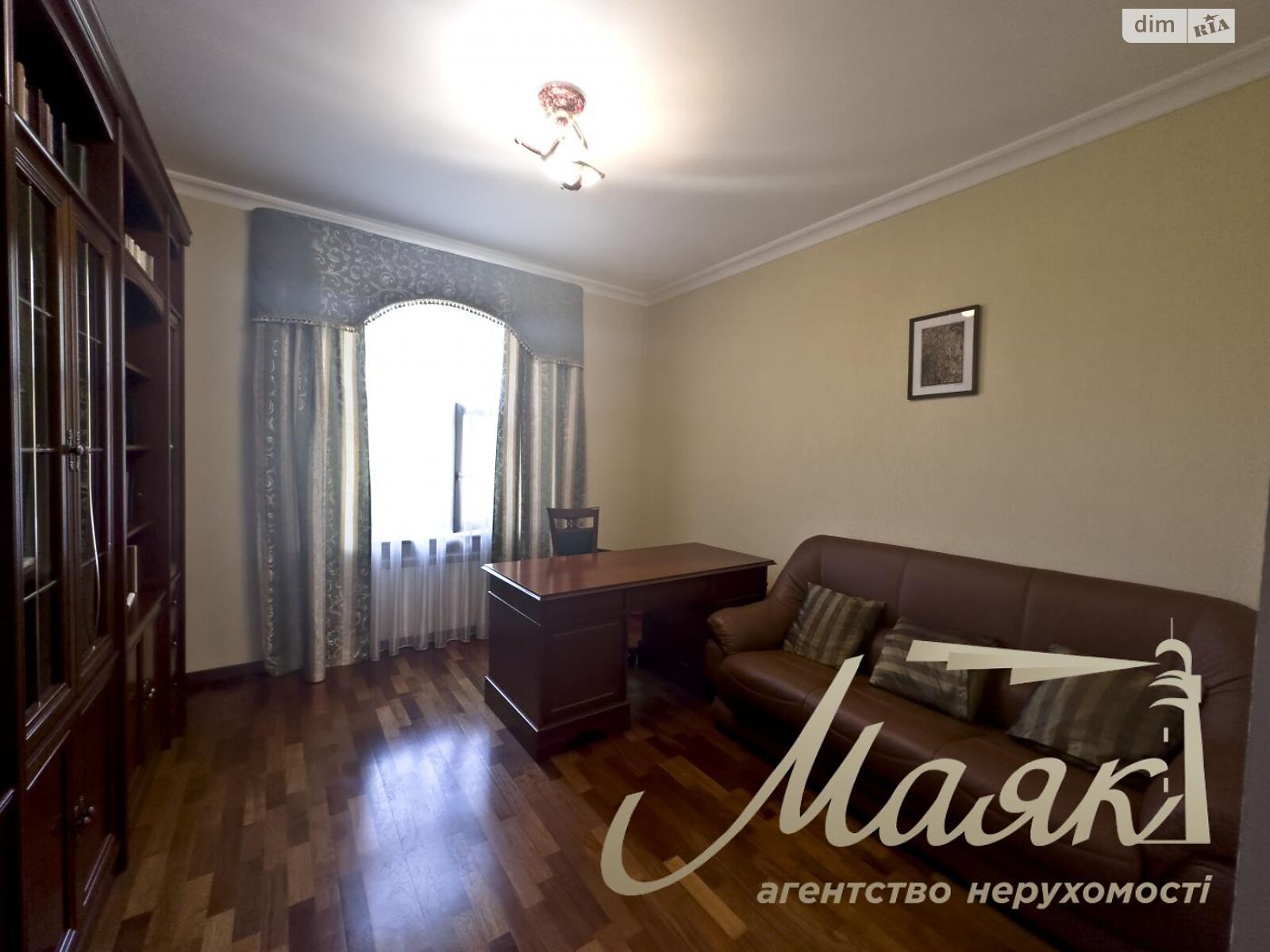 двоповерховий будинок з балконом, 350 кв. м, цегла. Продаж в Запоріжжі, район Дніпровський (Ленінський) фото 1 двоповерховий будинок з балконом, 350 кв. м, цегла. Продаж в Запоріжжі, район Дніпровський (Ленінський) фото 1