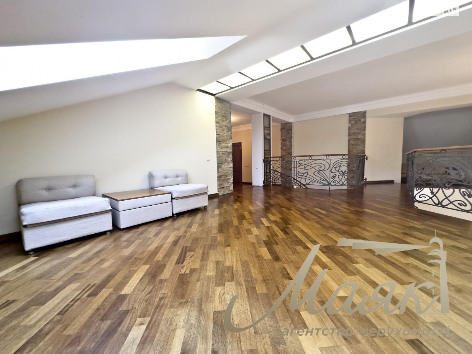 двоповерховий будинок з балконом, 350 кв. м, цегла. Продаж в Запоріжжі, район Дніпровський (Ленінський) фото 1 двоповерховий будинок з балконом, 350 кв. м, цегла. Продаж в Запоріжжі, район Дніпровський (Ленінський) фото 1