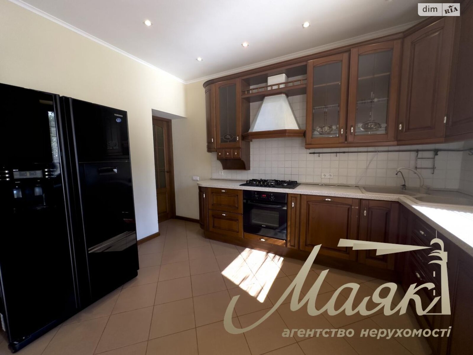 двоповерховий будинок з балконом, 350 кв. м, цегла. Продаж в Запоріжжі, район Дніпровський (Ленінський) фото 1 двоповерховий будинок з балконом, 350 кв. м, цегла. Продаж в Запоріжжі, район Дніпровський (Ленінський) фото 1