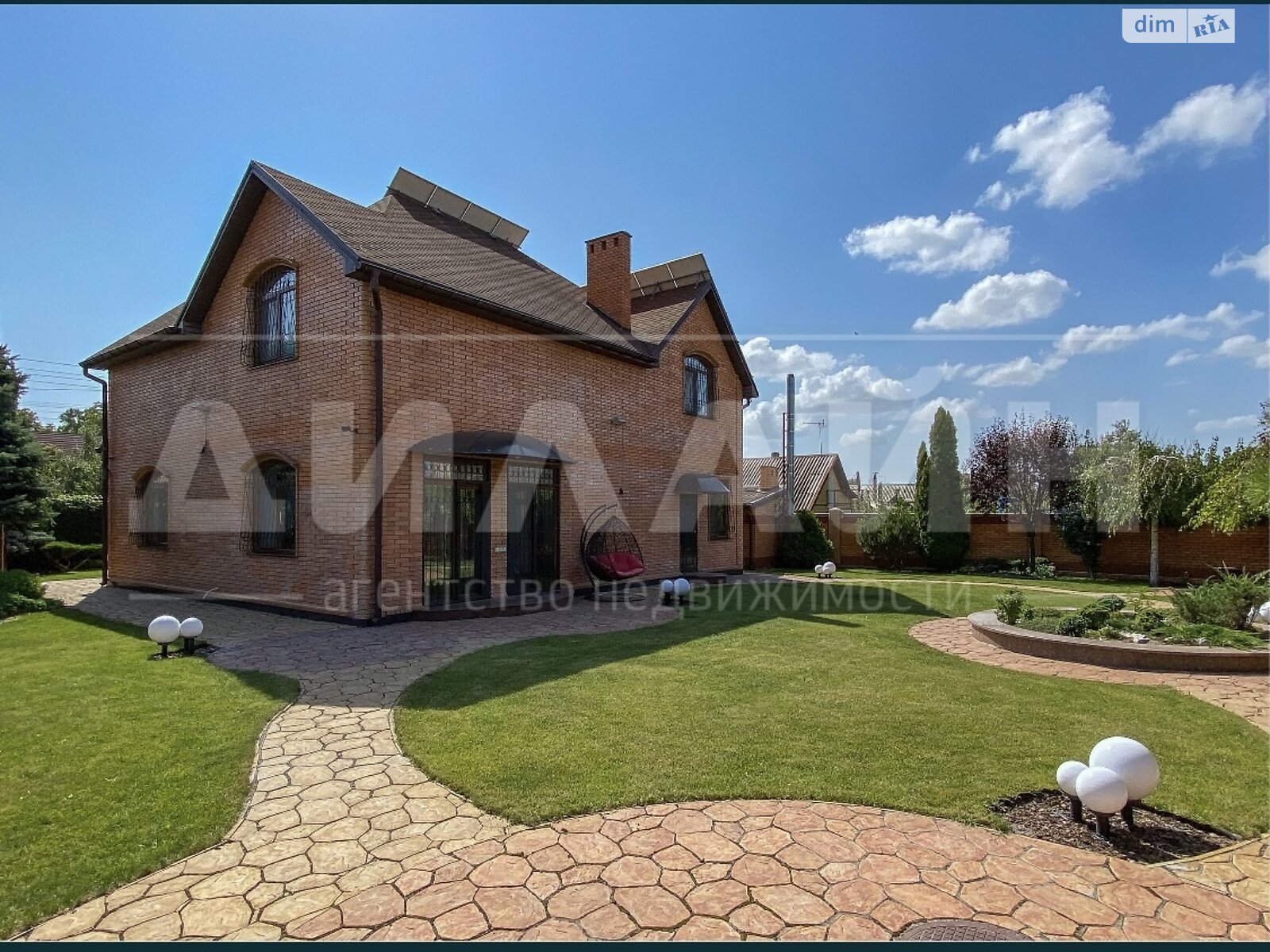 двоповерховий будинок з гаражем, 235 кв. м, кирпич. Продаж в Запоріжжі, район Дніпровський (Ленінський) фото 1 двоповерховий будинок з гаражем, 235 кв. м, кирпич. Продаж в Запоріжжі, район Дніпровський (Ленінський) фото 1