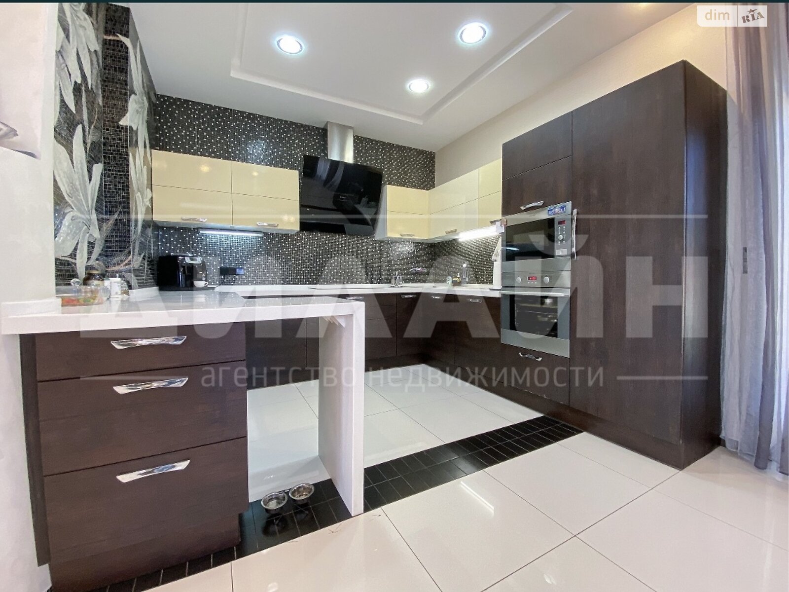 двоповерховий будинок з гаражем, 235 кв. м, кирпич. Продаж в Запоріжжі, район Дніпровський (Ленінський) фото 1 двоповерховий будинок з гаражем, 235 кв. м, кирпич. Продаж в Запоріжжі, район Дніпровський (Ленінський) фото 1