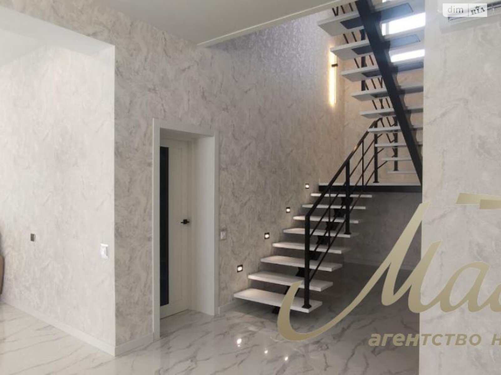 двоповерховий будинок з гаражем, 240 кв. м, газобетон. Продаж у Сонячне фото 1 двоповерховий будинок з гаражем, 240 кв. м, газобетон. Продаж у Сонячне фото 1