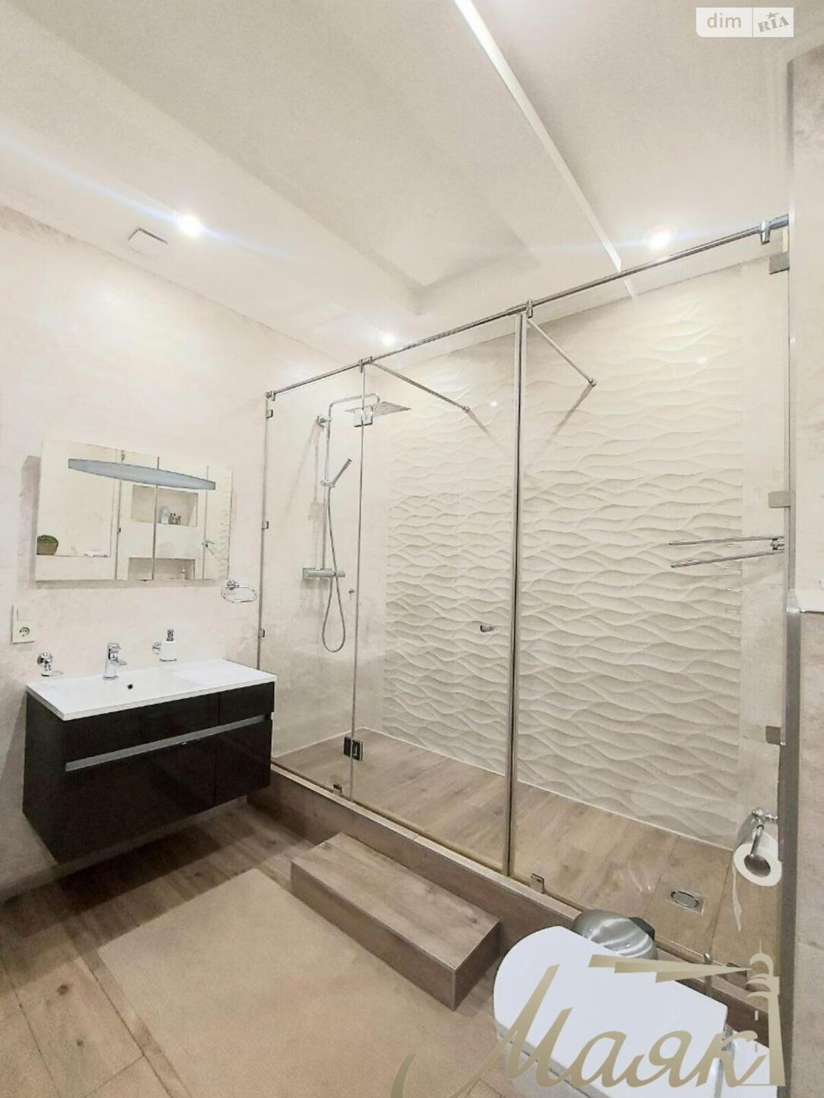 трехэтажный дом с гаражом, 299.7 кв. м, кирпич. Продажа в Солнечном фото 1