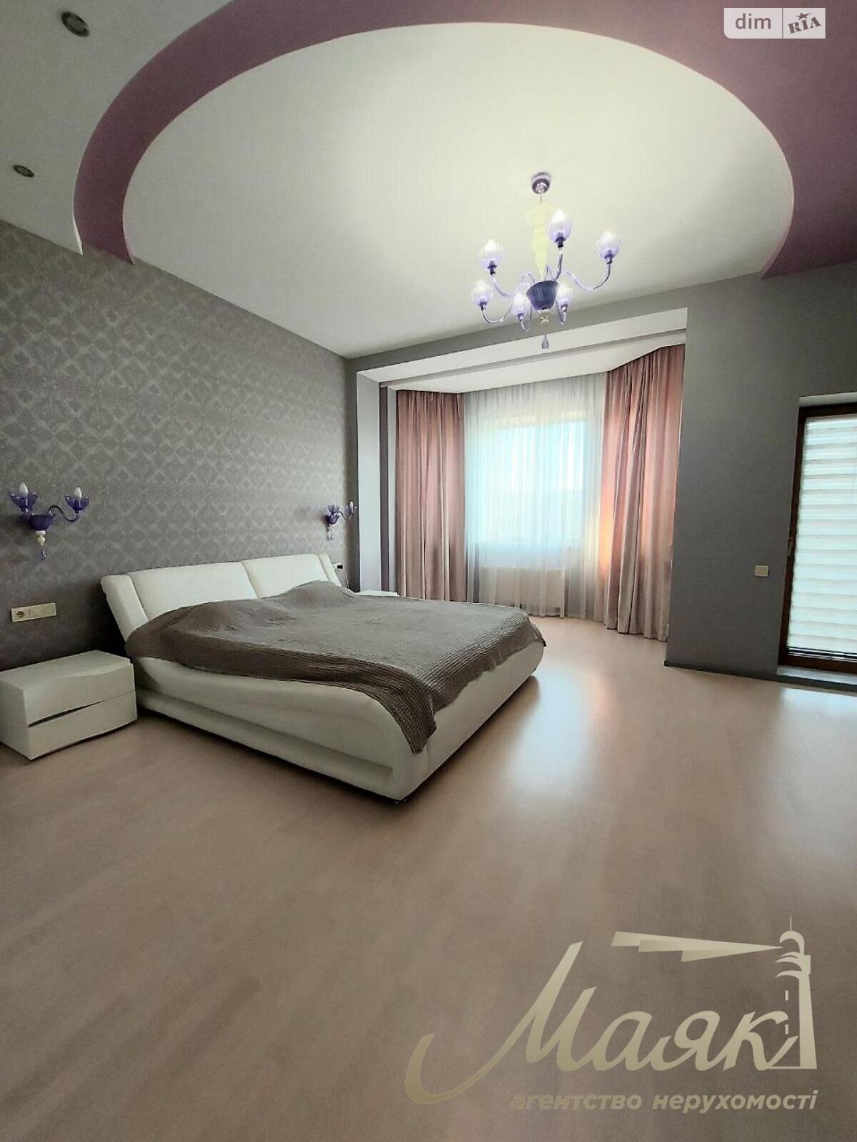 трехэтажный дом с гаражом, 299.7 кв. м, кирпич. Продажа в Солнечном фото 1