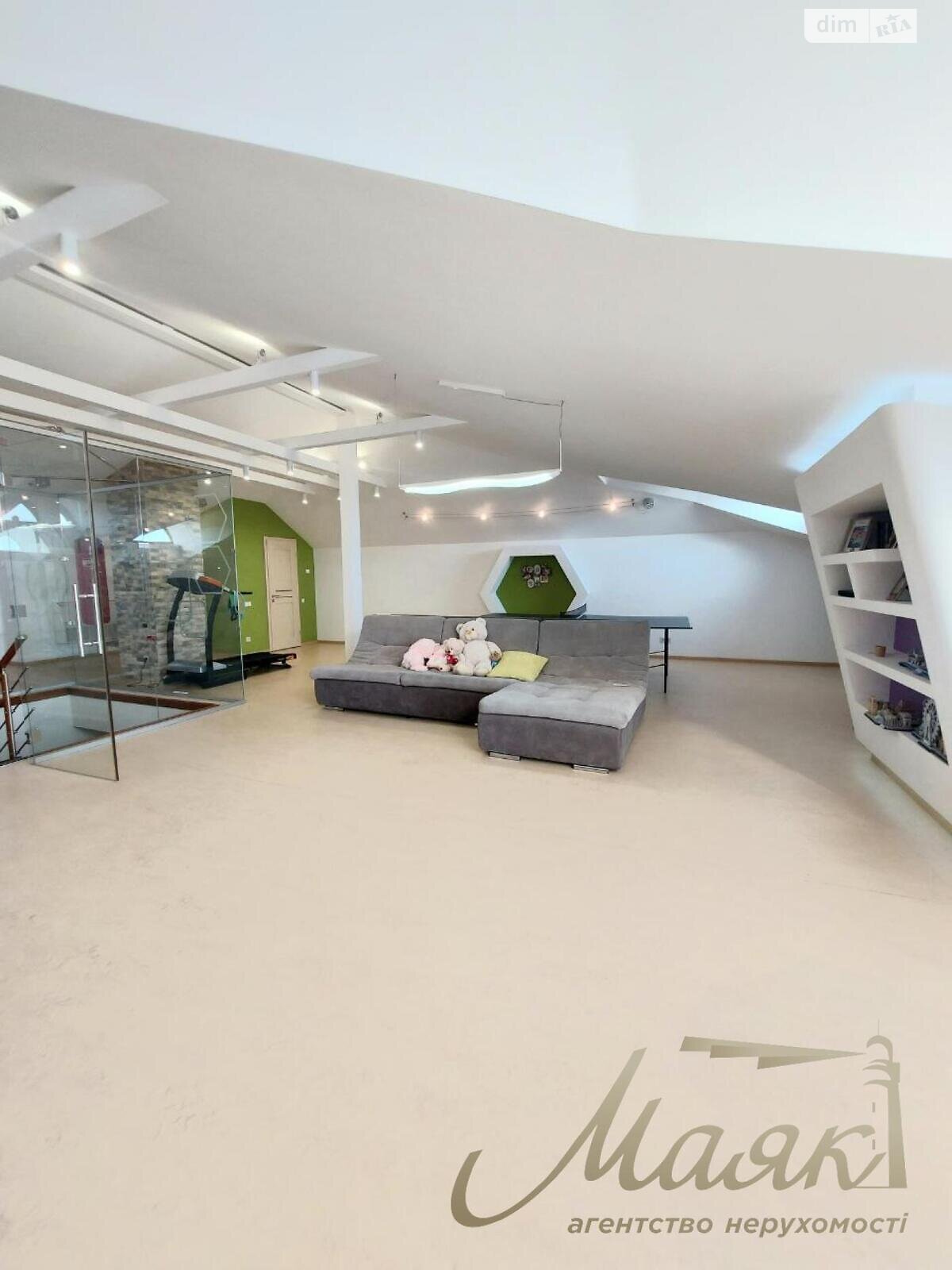 трехэтажный дом с гаражом, 299.7 кв. м, кирпич. Продажа в Солнечном фото 1