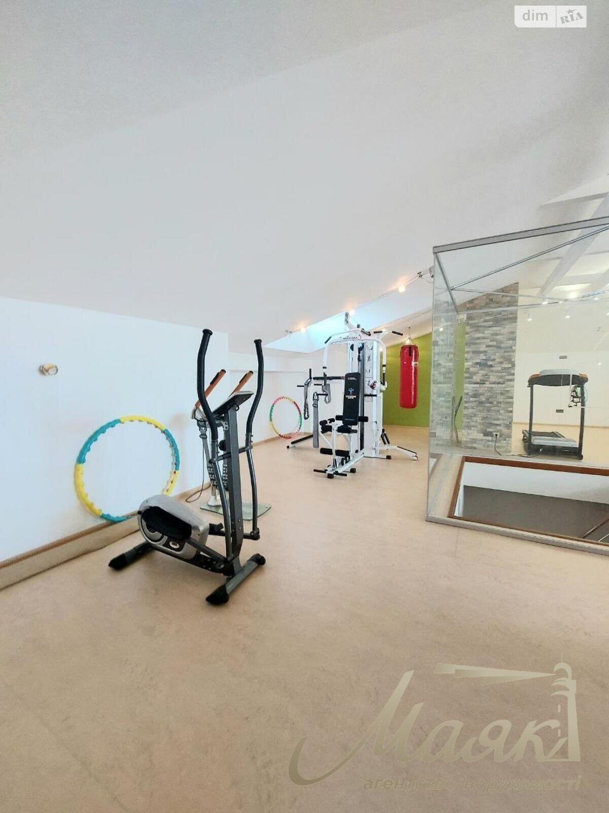 трехэтажный дом с гаражом, 299.7 кв. м, кирпич. Продажа в Солнечном фото 1