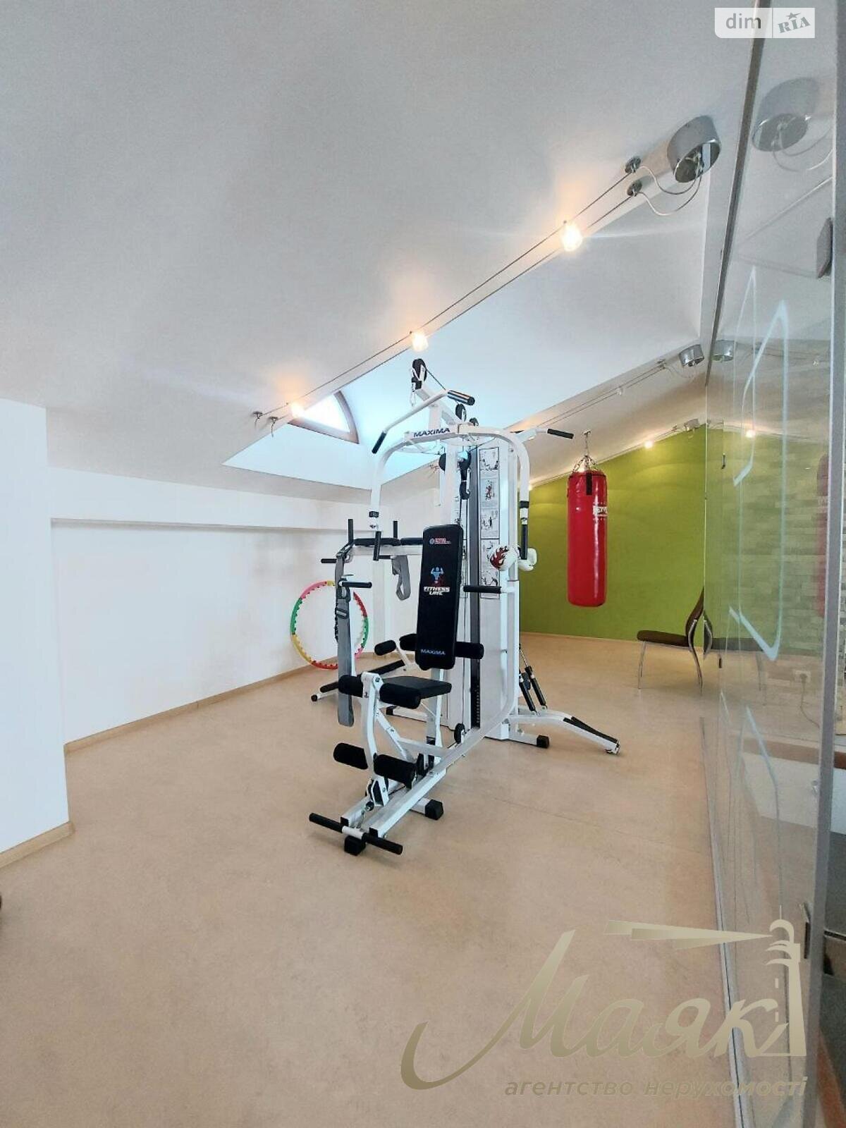 трехэтажный дом с гаражом, 299.7 кв. м, кирпич. Продажа в Солнечном фото 1