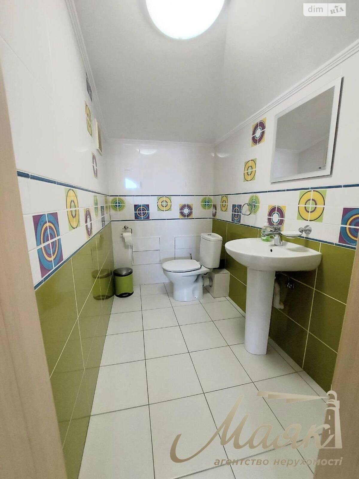 трехэтажный дом с гаражом, 299.7 кв. м, кирпич. Продажа в Солнечном фото 1