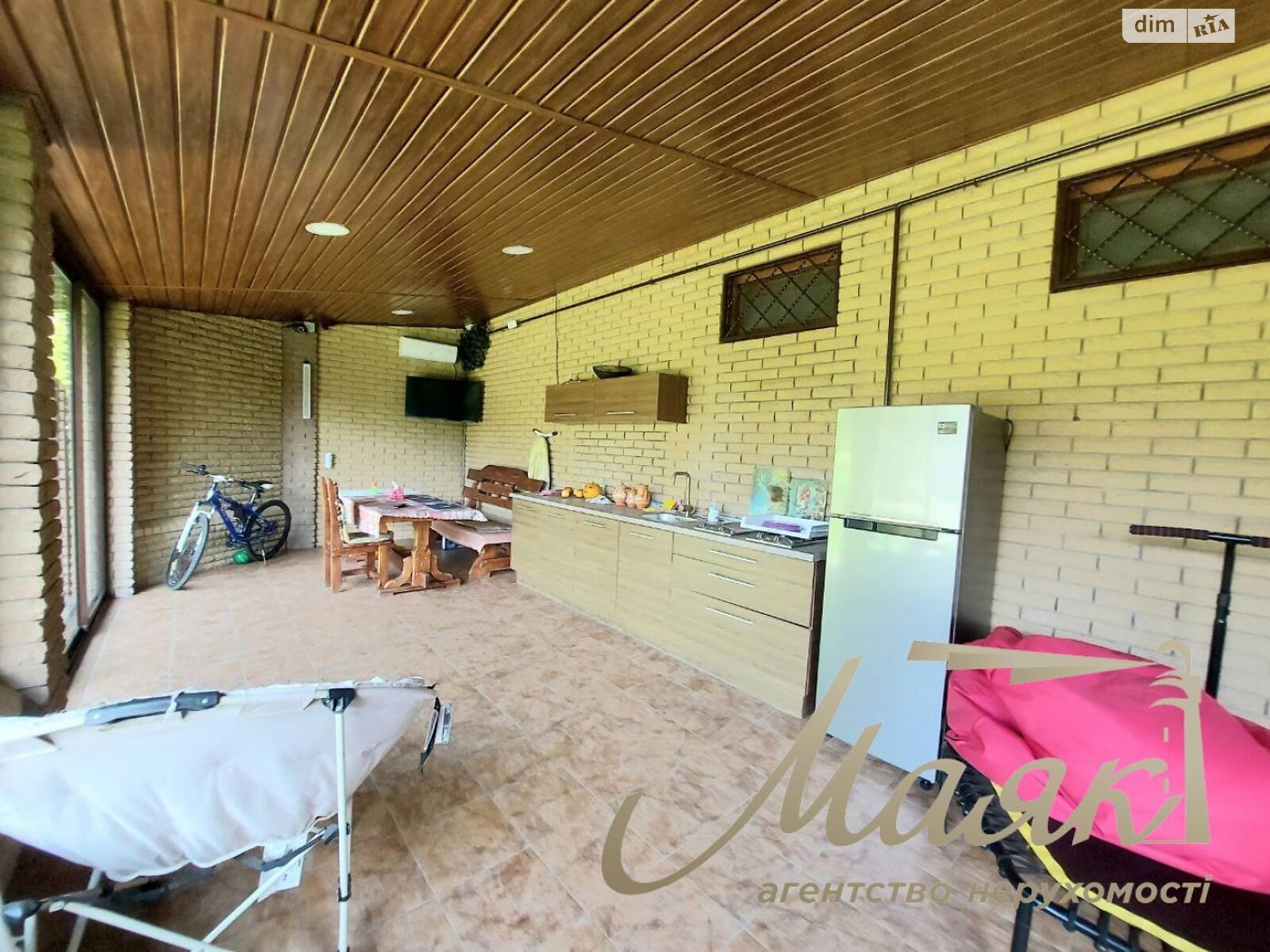 трехэтажный дом с гаражом, 299.7 кв. м, кирпич. Продажа в Солнечном фото 1