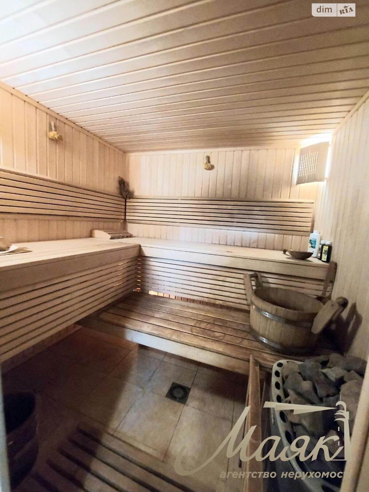 трехэтажный дом с гаражом, 299.7 кв. м, кирпич. Продажа в Солнечном фото 1