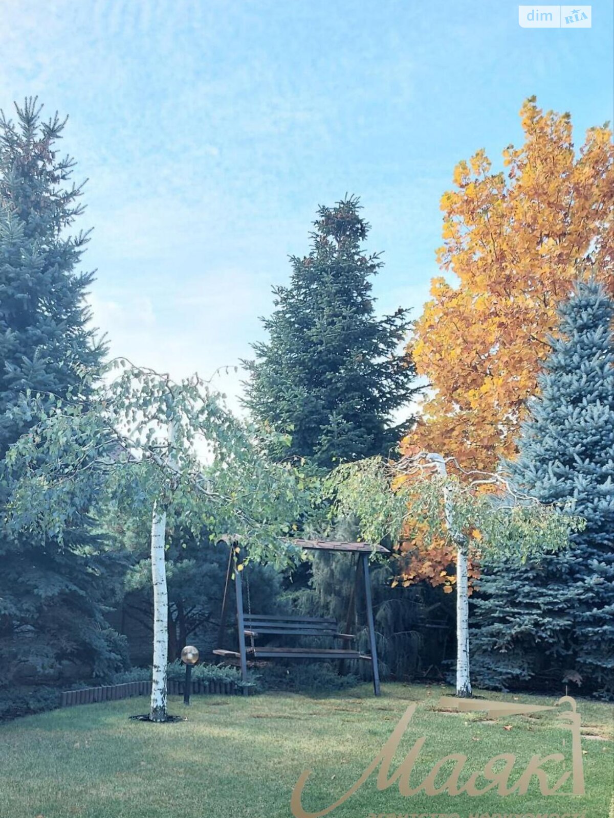 трехэтажный дом с гаражом, 299.7 кв. м, кирпич. Продажа в Солнечном фото 1