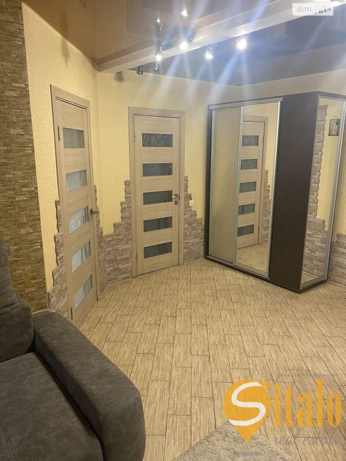 двухэтажный дом с отоплением, 200 кв. м, кирпич. Продажа в Запорожье район Шевченковский фото 1 двухэтажный дом с отоплением, 200 кв. м, кирпич. Продажа в Запорожье район Шевченковский фото 1