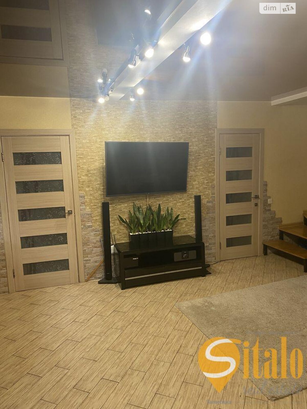 двухэтажный дом с отоплением, 200 кв. м, кирпич. Продажа в Запорожье район Шевченковский фото 1 двухэтажный дом с отоплением, 200 кв. м, кирпич. Продажа в Запорожье район Шевченковский фото 1