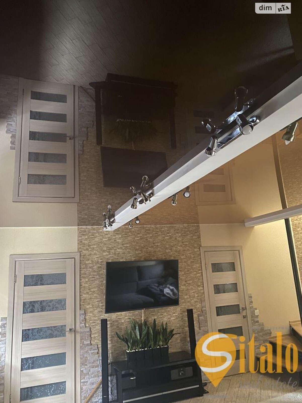 двухэтажный дом с отоплением, 200 кв. м, кирпич. Продажа в Запорожье район Шевченковский фото 1 двухэтажный дом с отоплением, 200 кв. м, кирпич. Продажа в Запорожье район Шевченковский фото 1