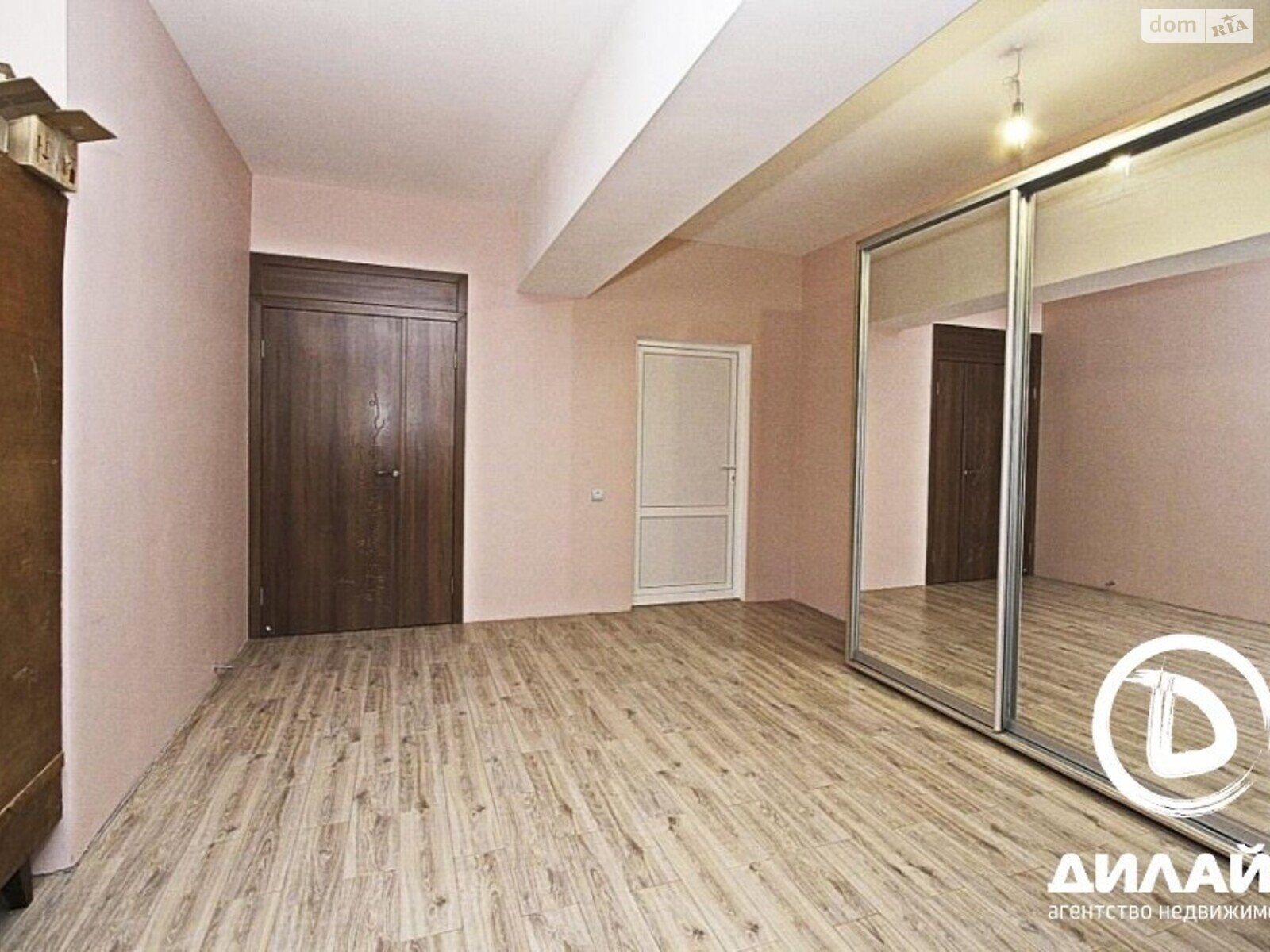 двухэтажный дом с ремонтом, 254 кв. м, монолитно-блочный. Продажа в Запорожье фото 1 двухэтажный дом с ремонтом, 254 кв. м, монолитно-блочный. Продажа в Запорожье фото 1