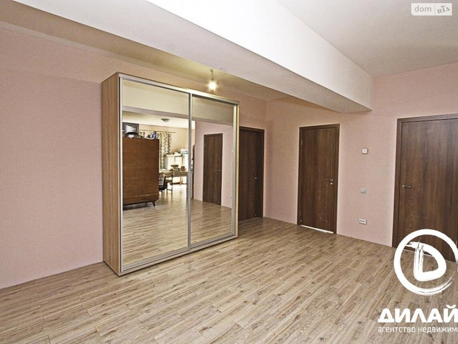 двухэтажный дом с ремонтом, 254 кв. м, монолитно-блочный. Продажа в Запорожье фото 1 двухэтажный дом с ремонтом, 254 кв. м, монолитно-блочный. Продажа в Запорожье фото 1