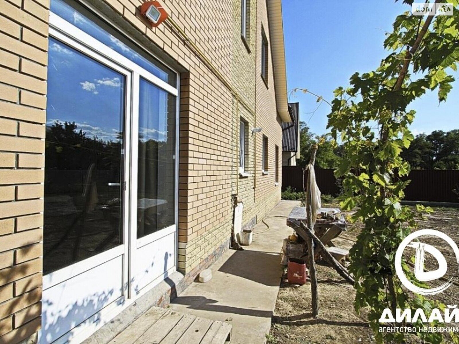 двухэтажный дом с ремонтом, 254 кв. м, монолитно-блочный. Продажа в Запорожье фото 1 двухэтажный дом с ремонтом, 254 кв. м, монолитно-блочный. Продажа в Запорожье фото 1