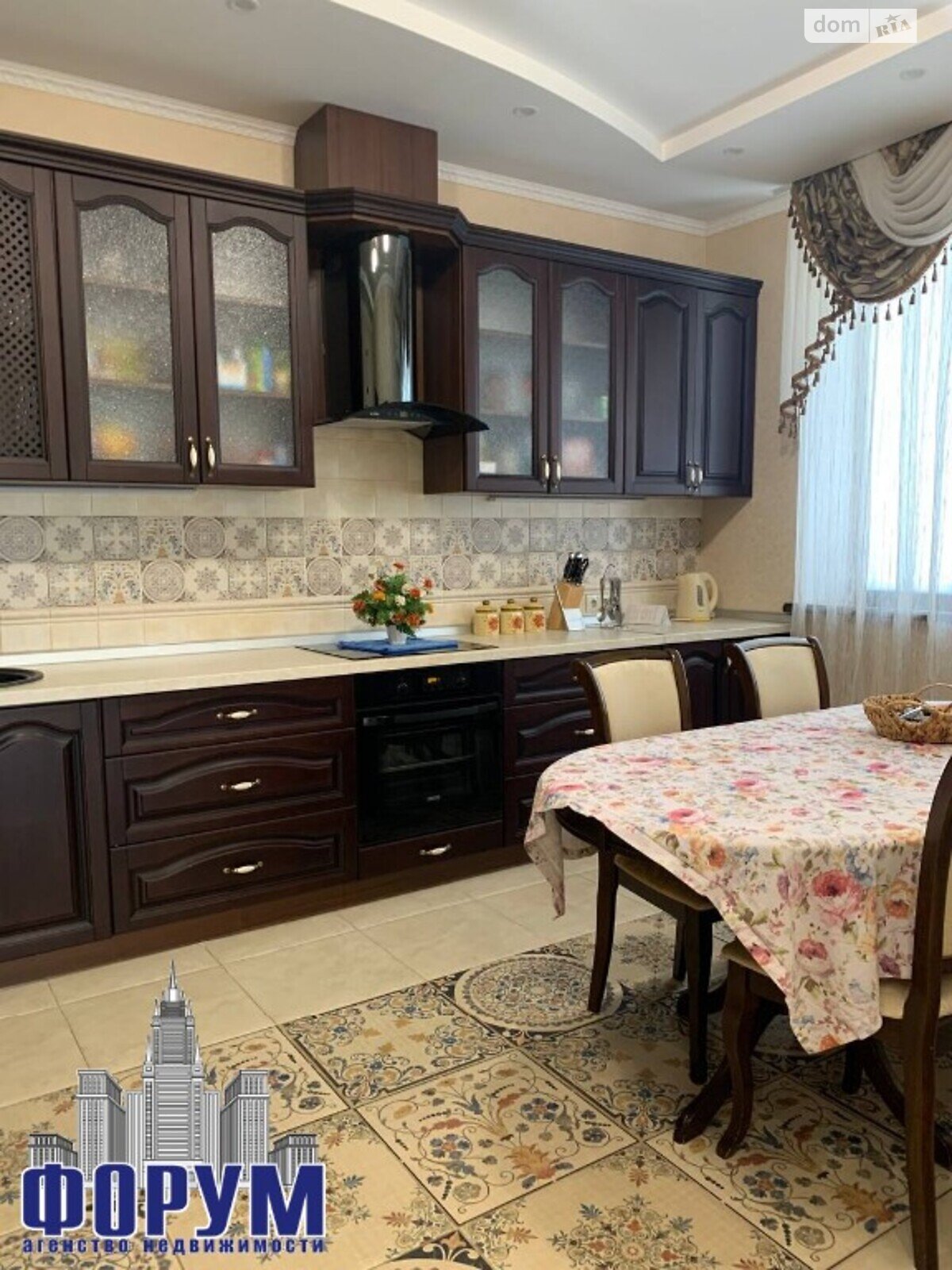 одноповерховий будинок з верандою, 265 кв. м, цегла. Продаж в Запоріжжі фото 1 одноповерховий будинок з верандою, 265 кв. м, цегла. Продаж в Запоріжжі фото 1