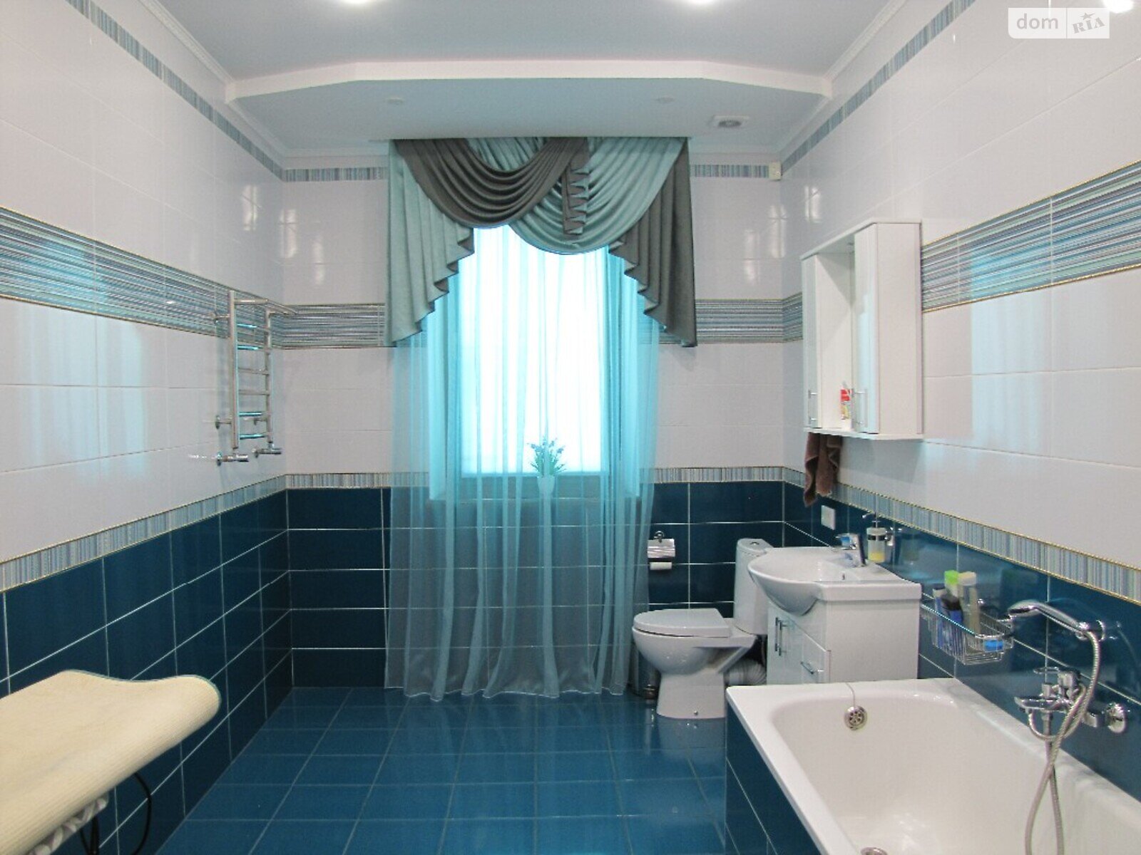 одноповерховий будинок з верандою, 265 кв. м, цегла. Продаж в Запоріжжі фото 1 одноповерховий будинок з верандою, 265 кв. м, цегла. Продаж в Запоріжжі фото 1