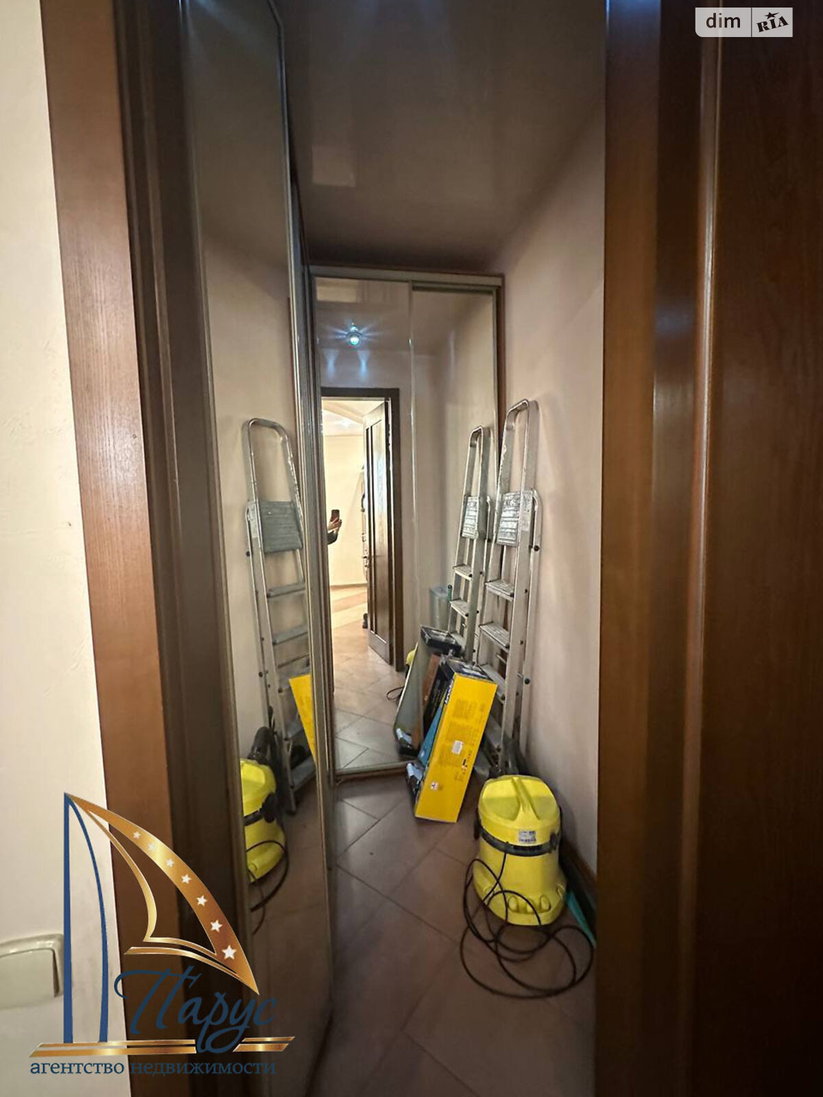 двоповерховий будинок з гаражем, 338.5 кв. м, кирпич. Продаж в Запоріжжі, район Вознесенівський (Орджонікідзевський) фото 1 двоповерховий будинок з гаражем, 338.5 кв. м, кирпич. Продаж в Запоріжжі, район Вознесенівський (Орджонікідзевський) фото 1