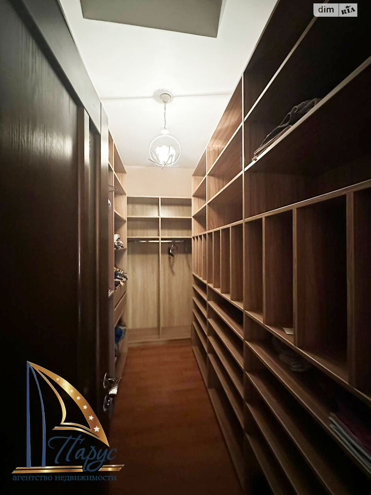 двоповерховий будинок з гаражем, 338.5 кв. м, кирпич. Продаж в Запоріжжі, район Вознесенівський (Орджонікідзевський) фото 1 двоповерховий будинок з гаражем, 338.5 кв. м, кирпич. Продаж в Запоріжжі, район Вознесенівський (Орджонікідзевський) фото 1