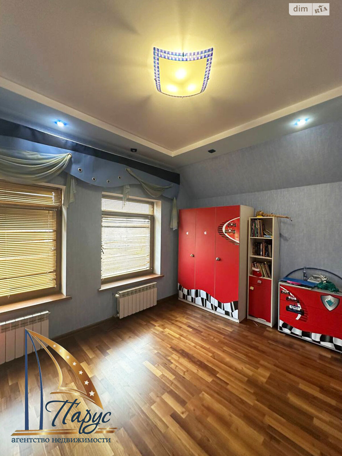 двоповерховий будинок з гаражем, 338.5 кв. м, кирпич. Продаж в Запоріжжі, район Вознесенівський (Орджонікідзевський) фото 1 двоповерховий будинок з гаражем, 338.5 кв. м, кирпич. Продаж в Запоріжжі, район Вознесенівський (Орджонікідзевський) фото 1