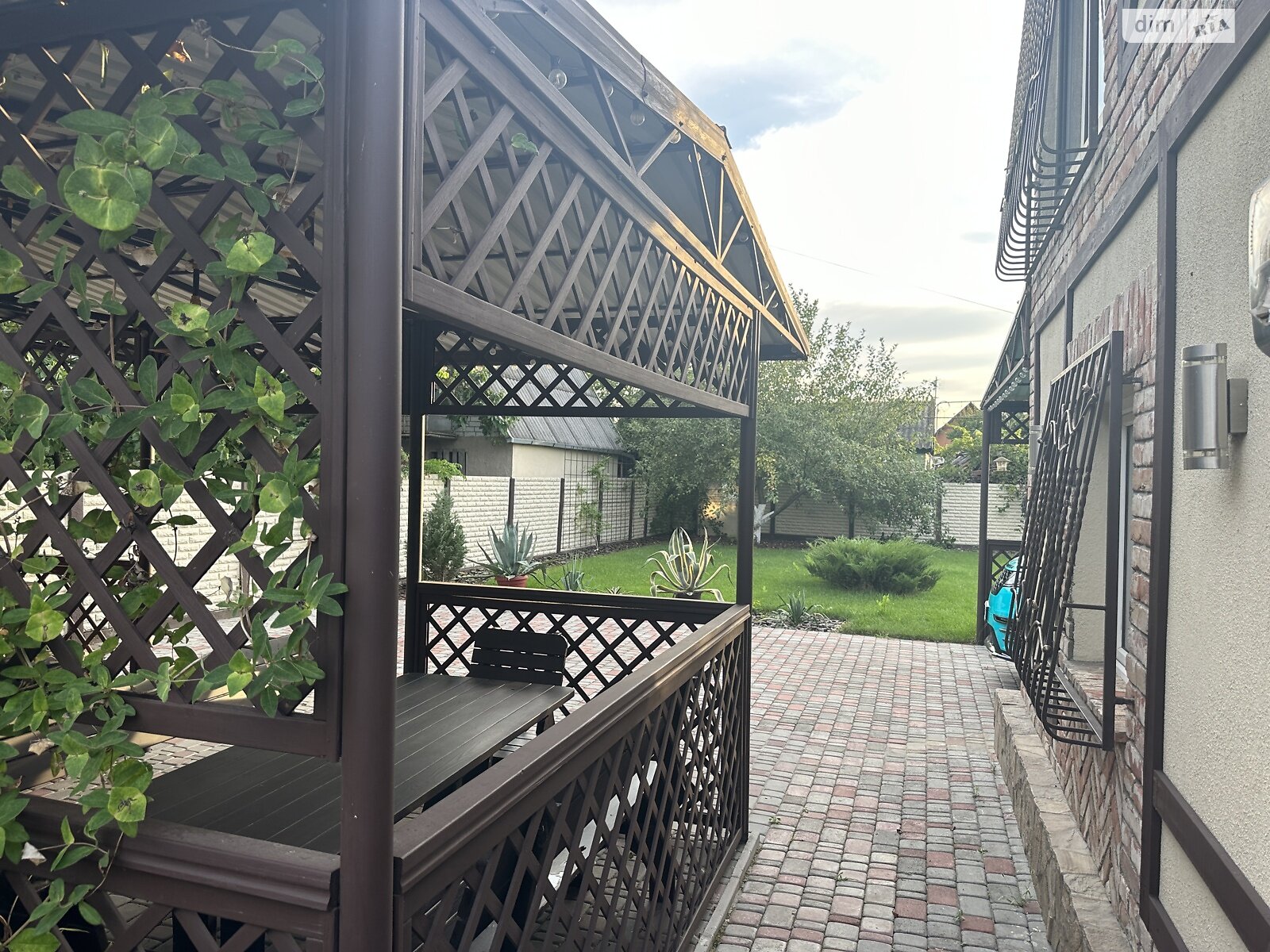 триповерховий будинок з меблями, 60 кв. м, цегла. Продаж в Запоріжжі фото 1 триповерховий будинок з меблями, 60 кв. м, цегла. Продаж в Запоріжжі фото 1