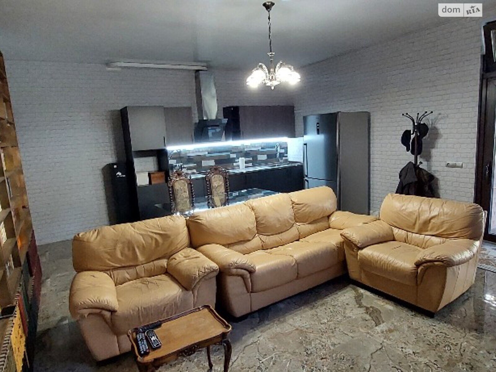 двухэтажный дом с ремонтом, 658.6 кв. м, кирпич. Продажа в Заречанах фото 1