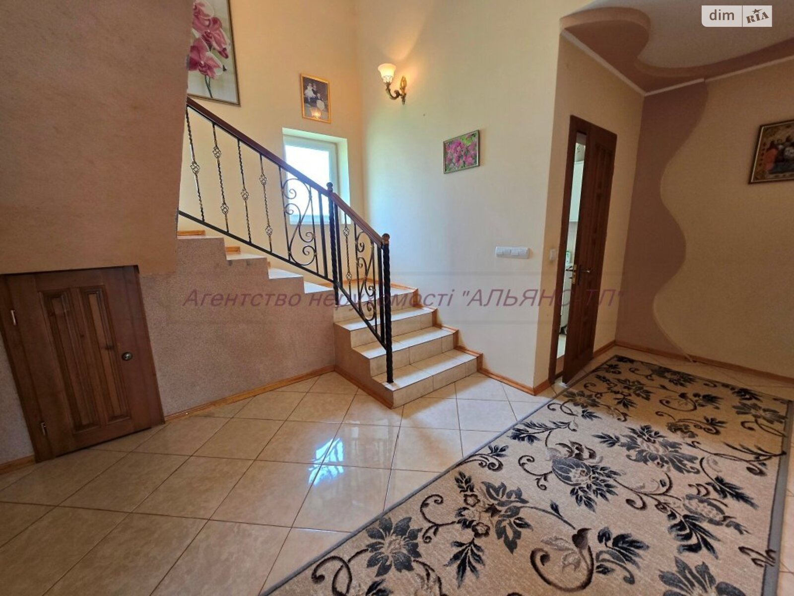 двухэтажный дом с гаражом, 266 кв. м, кирпич. Продажа в Заречове фото 1 двухэтажный дом с гаражом, 266 кв. м, кирпич. Продажа в Заречове фото 1