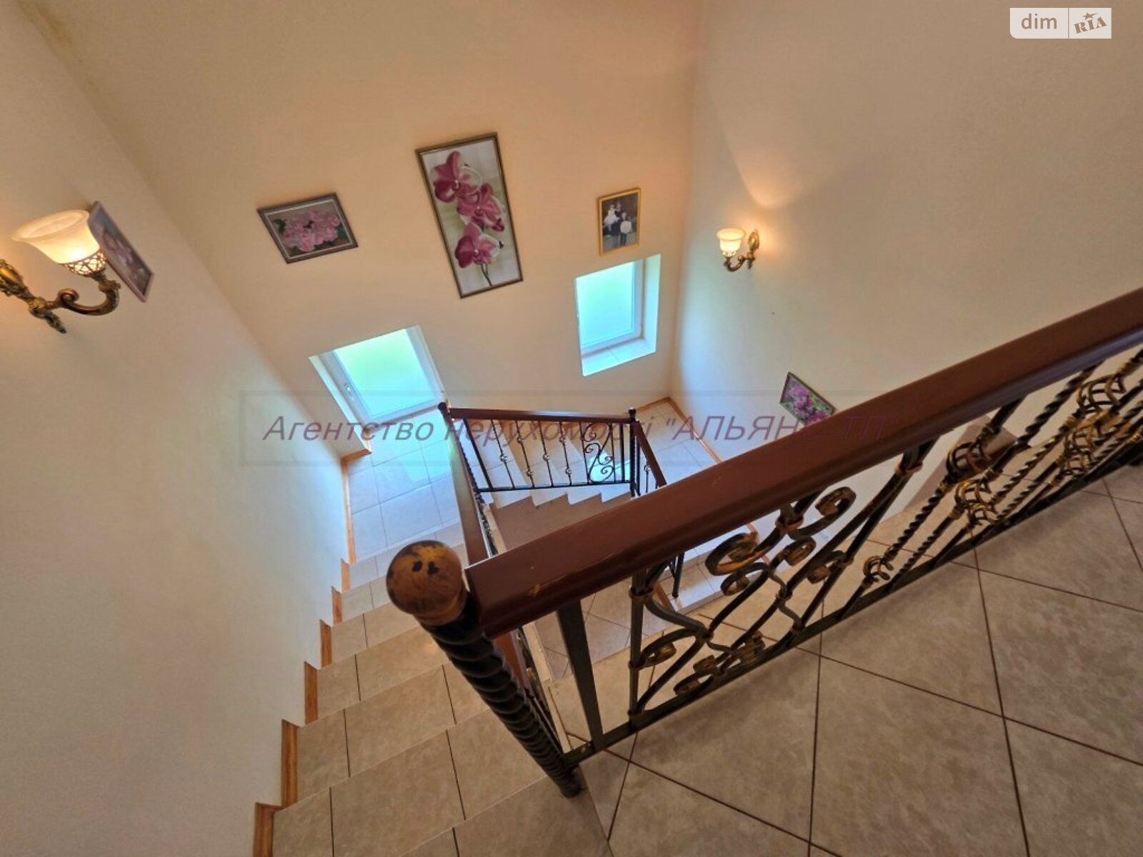 двухэтажный дом с гаражом, 266 кв. м, кирпич. Продажа в Заречове фото 1 двухэтажный дом с гаражом, 266 кв. м, кирпич. Продажа в Заречове фото 1
