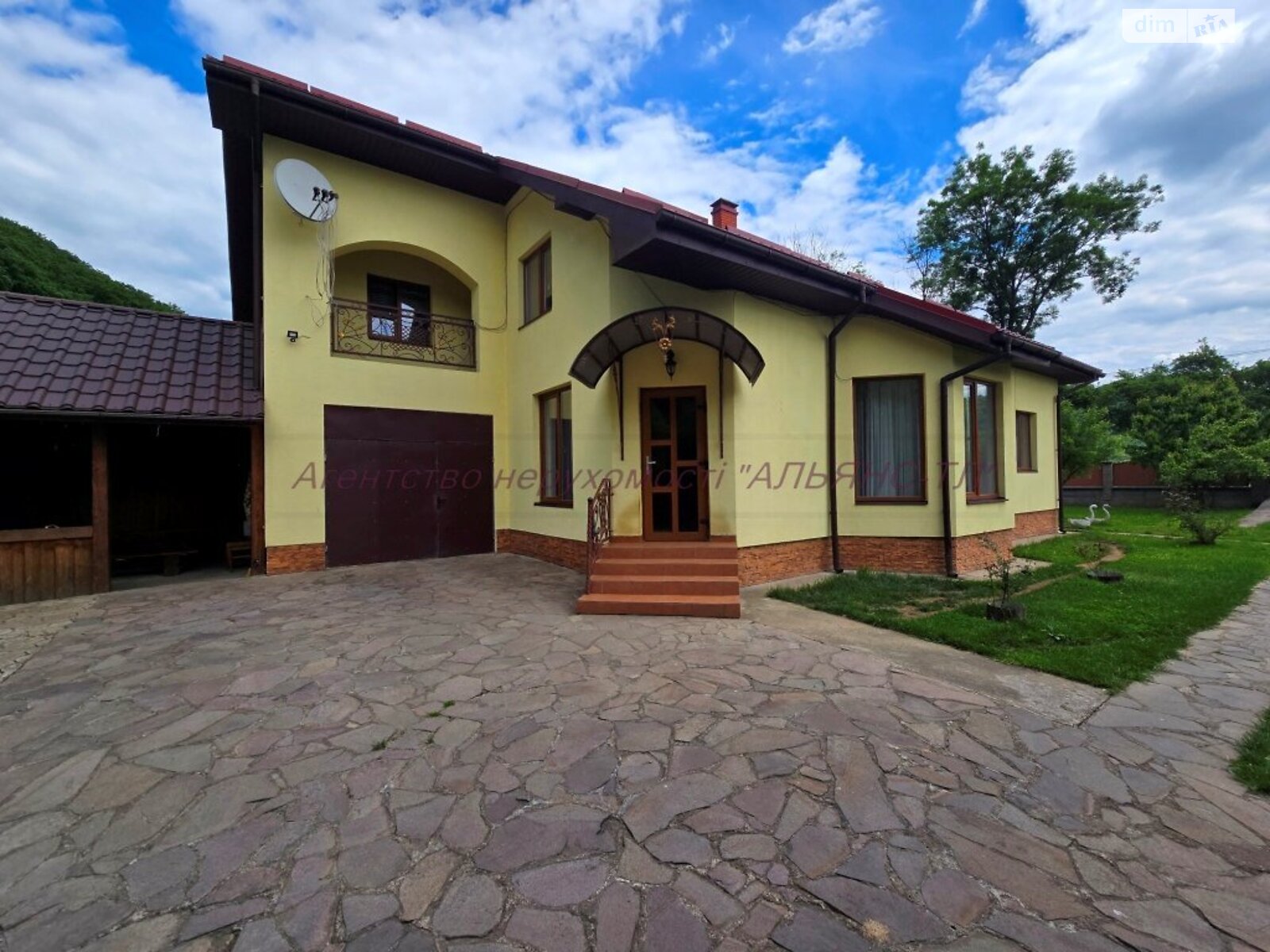 двухэтажный дом с гаражом, 266 кв. м, кирпич. Продажа в Заречове фото 1 двухэтажный дом с гаражом, 266 кв. м, кирпич. Продажа в Заречове фото 1