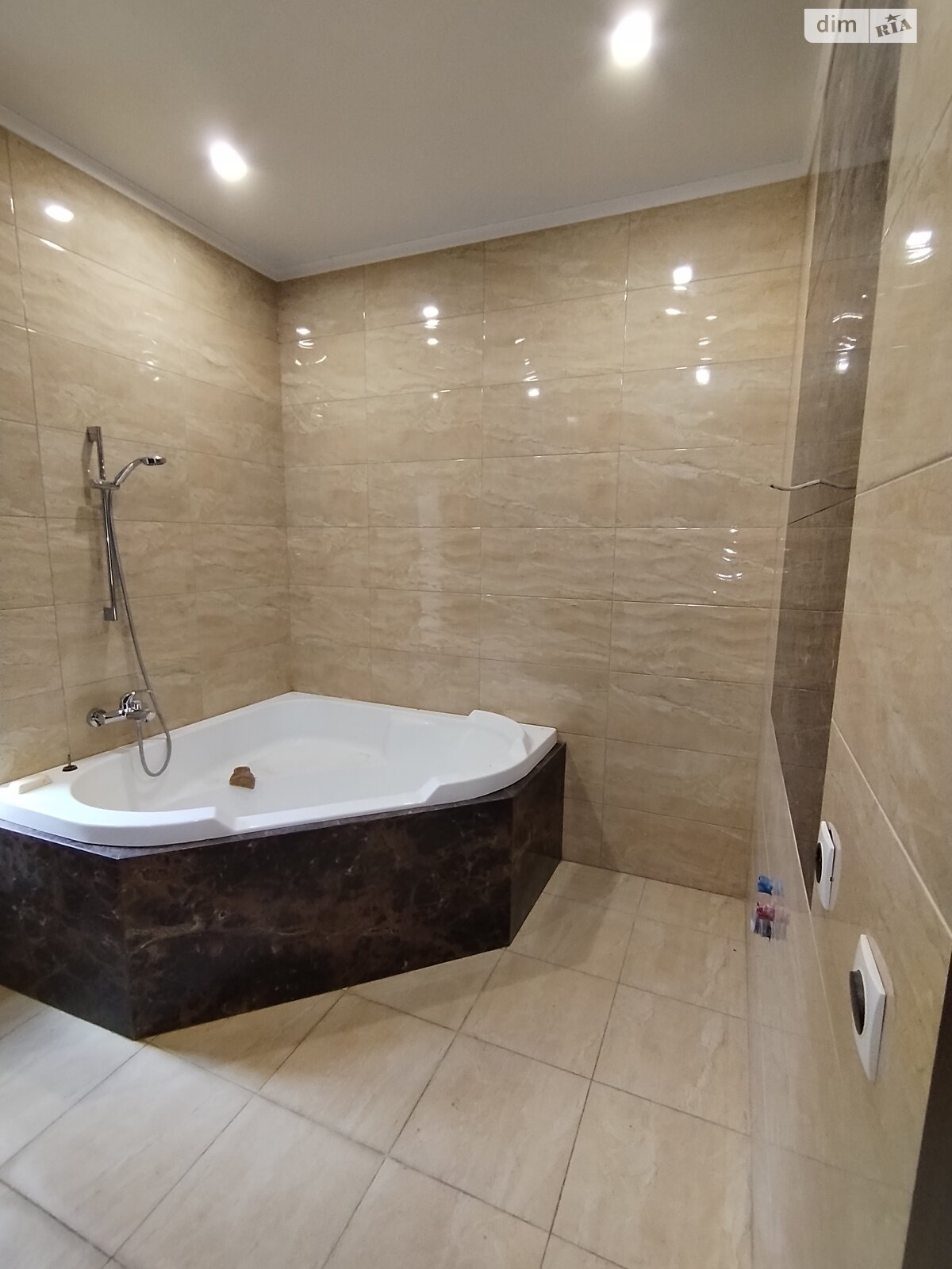 двухэтажный дом с верандой, 140 кв. м, кирпич. Продажа в Зарванцах фото 1 двухэтажный дом с верандой, 140 кв. м, кирпич. Продажа в Зарванцах фото 1