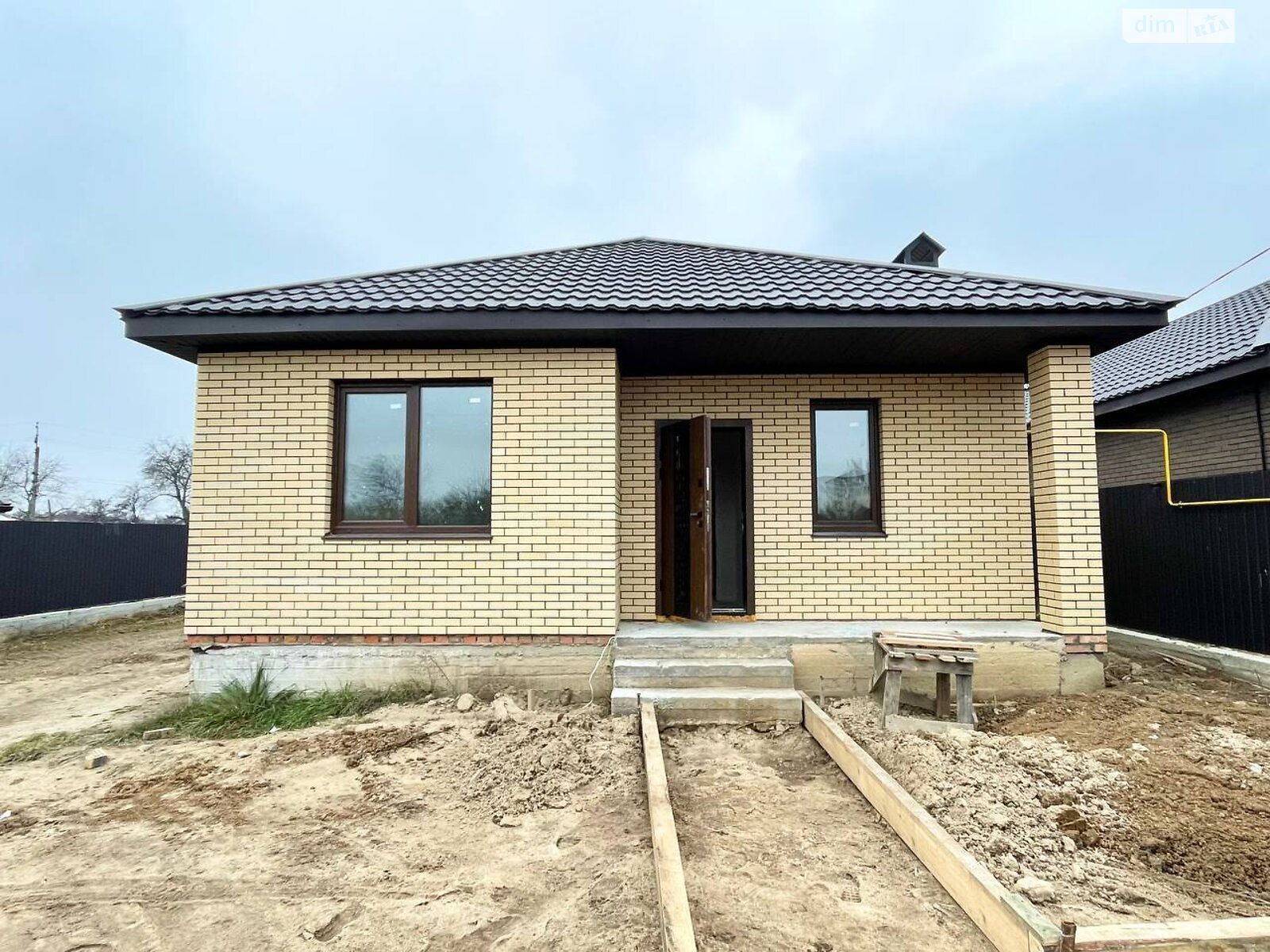 одноэтажный дом, 105 кв. м, кирпич. Продажа в Зарванцах фото 1 одноэтажный дом, 105 кв. м, кирпич. Продажа в Зарванцах фото 1