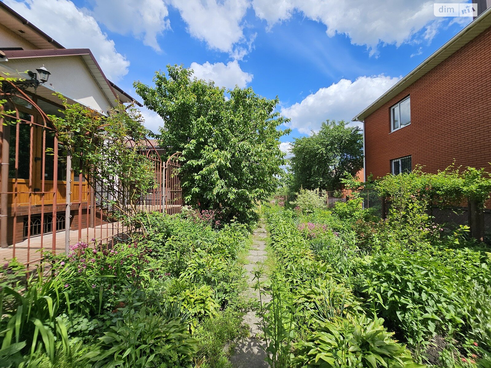 триповерховий будинок з верандою, 236 кв. м, кирпич. Продаж у Зарванцях фото 1 триповерховий будинок з верандою, 236 кв. м, кирпич. Продаж у Зарванцях фото 1
