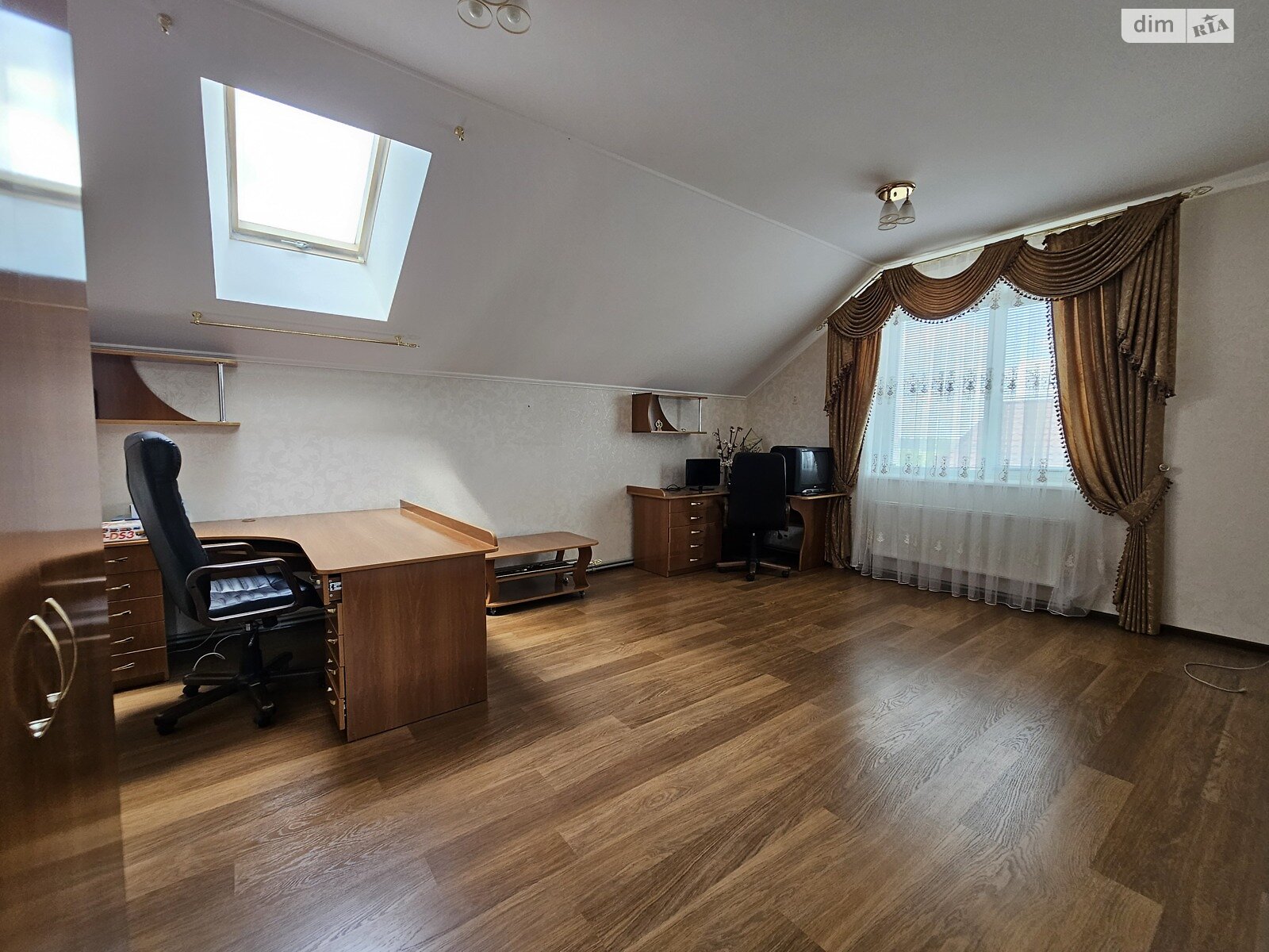 триповерховий будинок з верандою, 236 кв. м, кирпич. Продаж у Зарванцях фото 1 триповерховий будинок з верандою, 236 кв. м, кирпич. Продаж у Зарванцях фото 1
