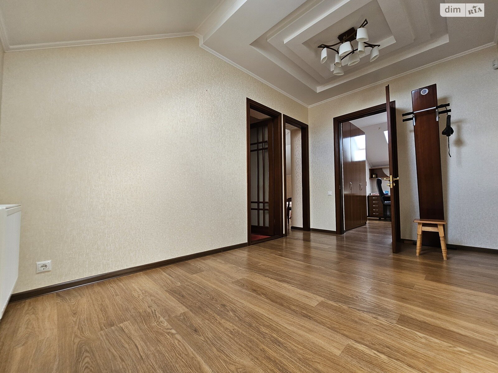 триповерховий будинок з верандою, 236 кв. м, кирпич. Продаж у Зарванцях фото 1 триповерховий будинок з верандою, 236 кв. м, кирпич. Продаж у Зарванцях фото 1